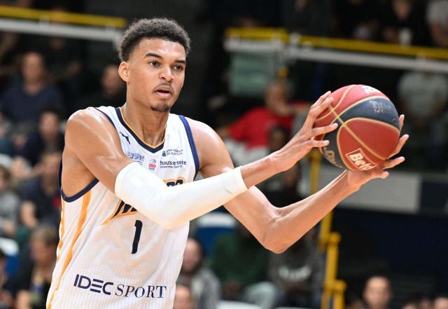 多多28-文班亚马统治法甲！法国前总理索要球票看他打球